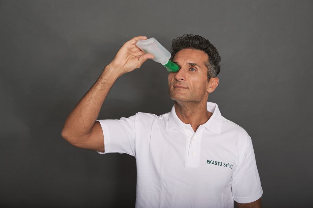 177-112-259-012-377-251_MDR_2021 EKASTU Eye Wash Bottle MINI with funnel, FD