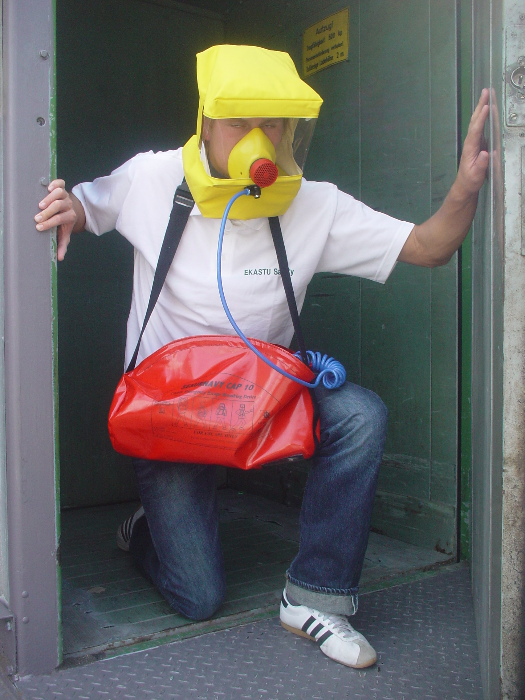 455-910-455-915_Action Constant Flow Emergency Escape Breathing Apparatus EEBD SEKUR CAP SNC 15